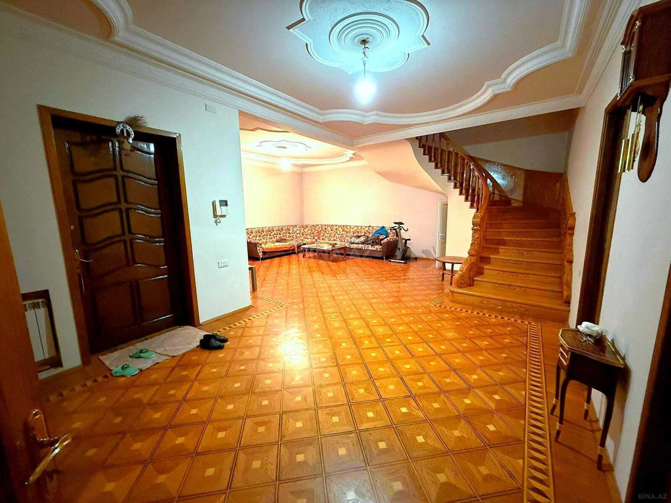 Satılır 7 otaqlı həyət evi 550.5 m²