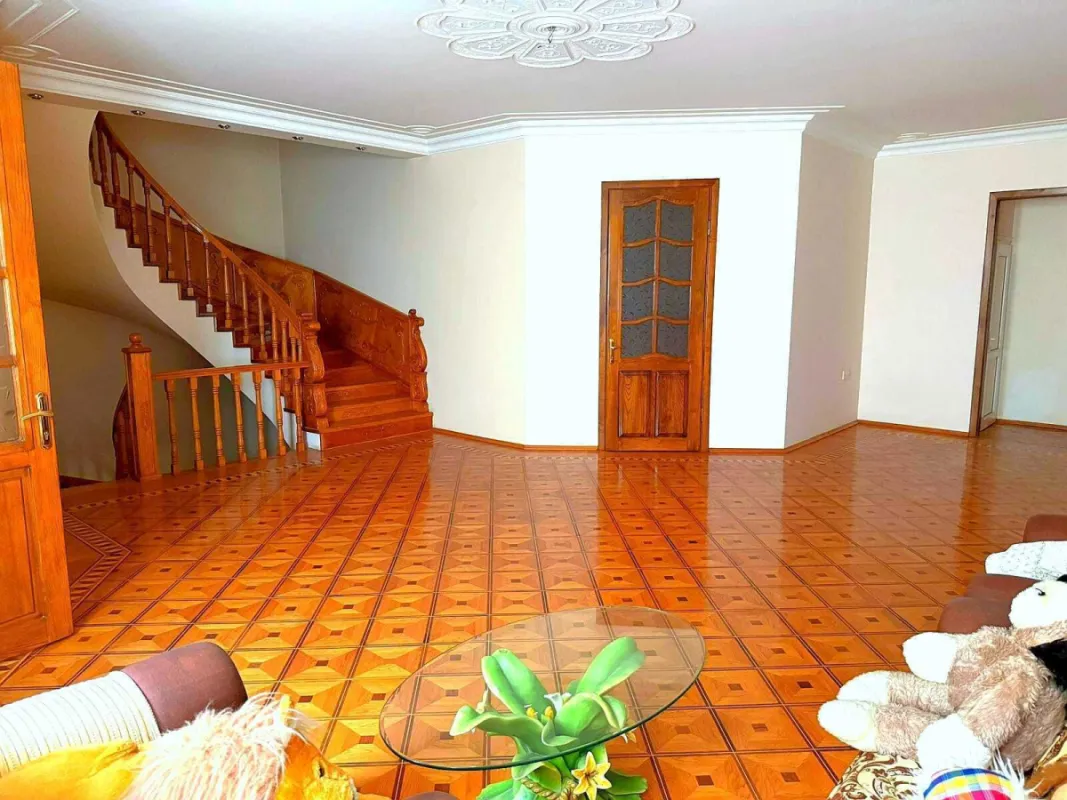 Satılır 7 otaqlı həyət evi 550.5 m²