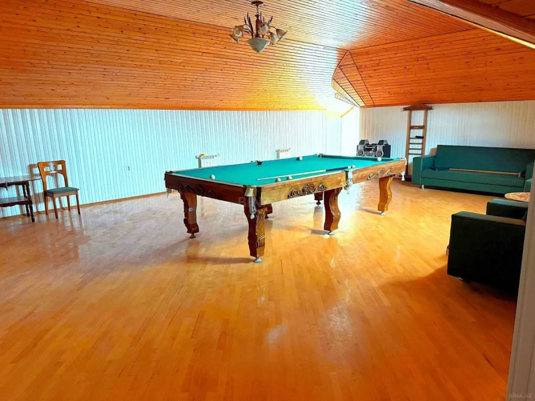 Satılır 7 otaqlı həyət evi 550.5 m²