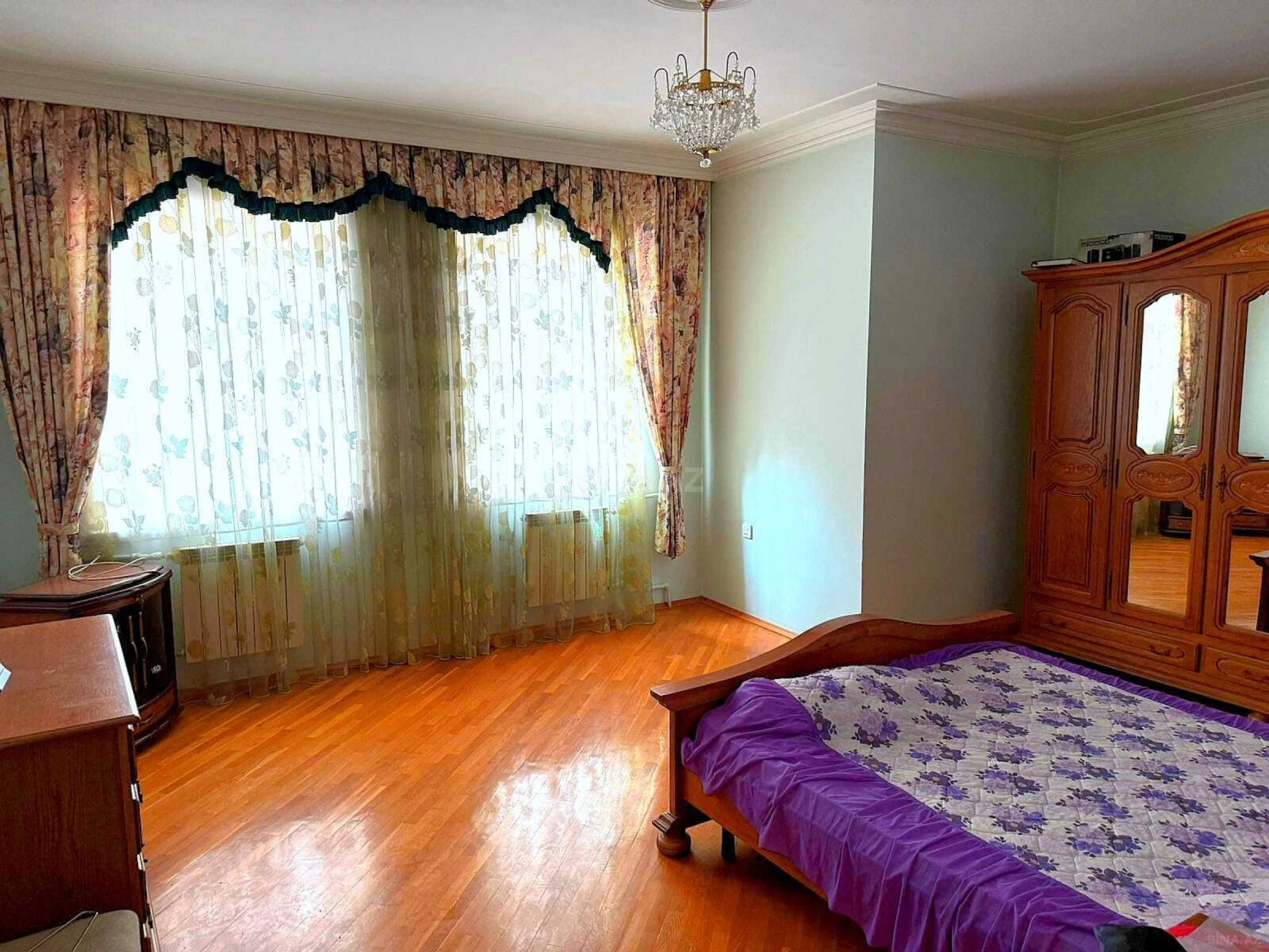 Satılır 7 otaqlı həyət evi 550.5 m²