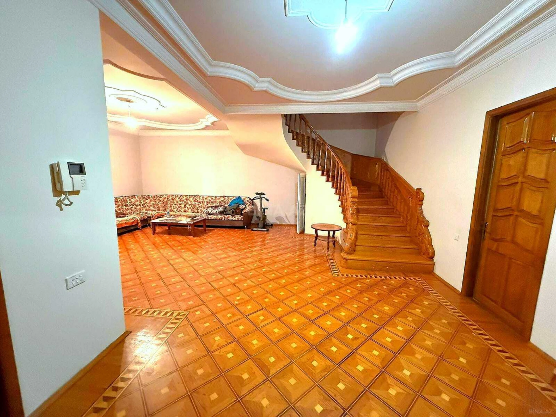 Satılır 7 otaqlı həyət evi 550.5 m²