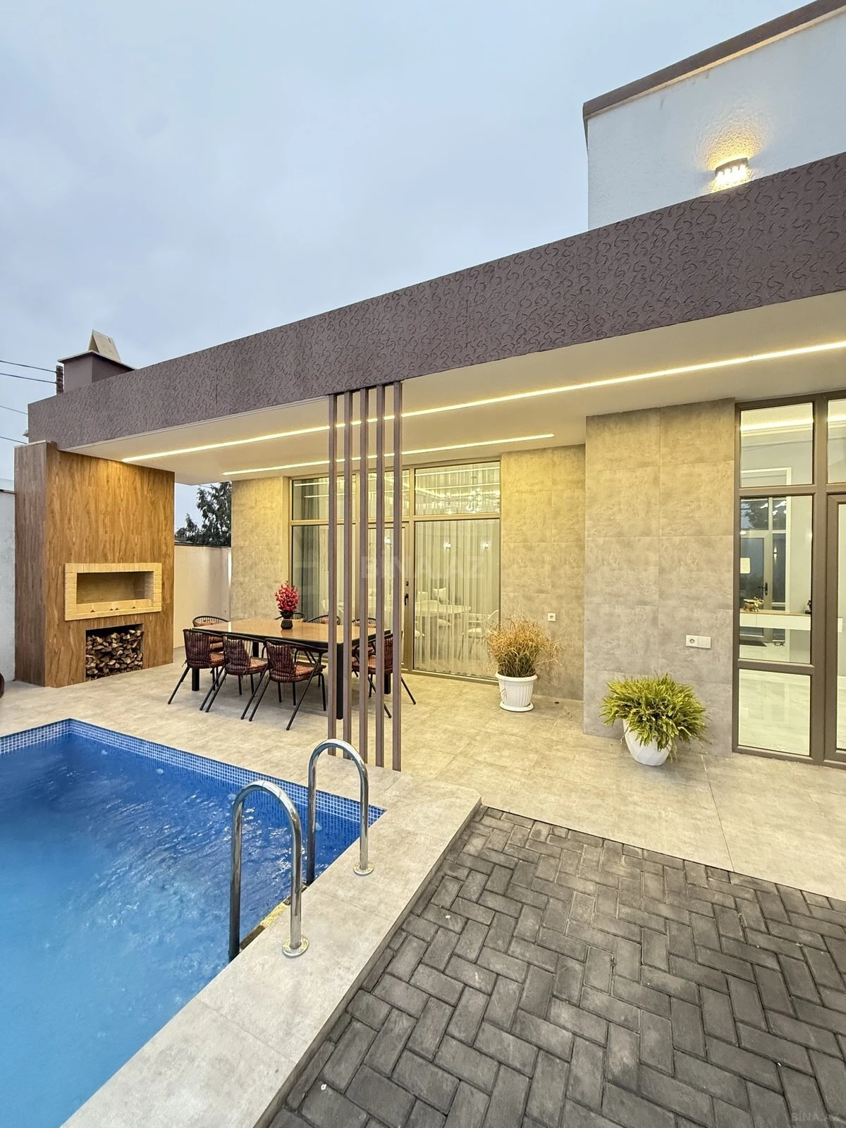 Satılır 4 otaqlı həyət evi 160 m²