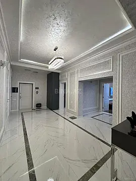 Satılır 4 otaqlı mənzil 165 m²