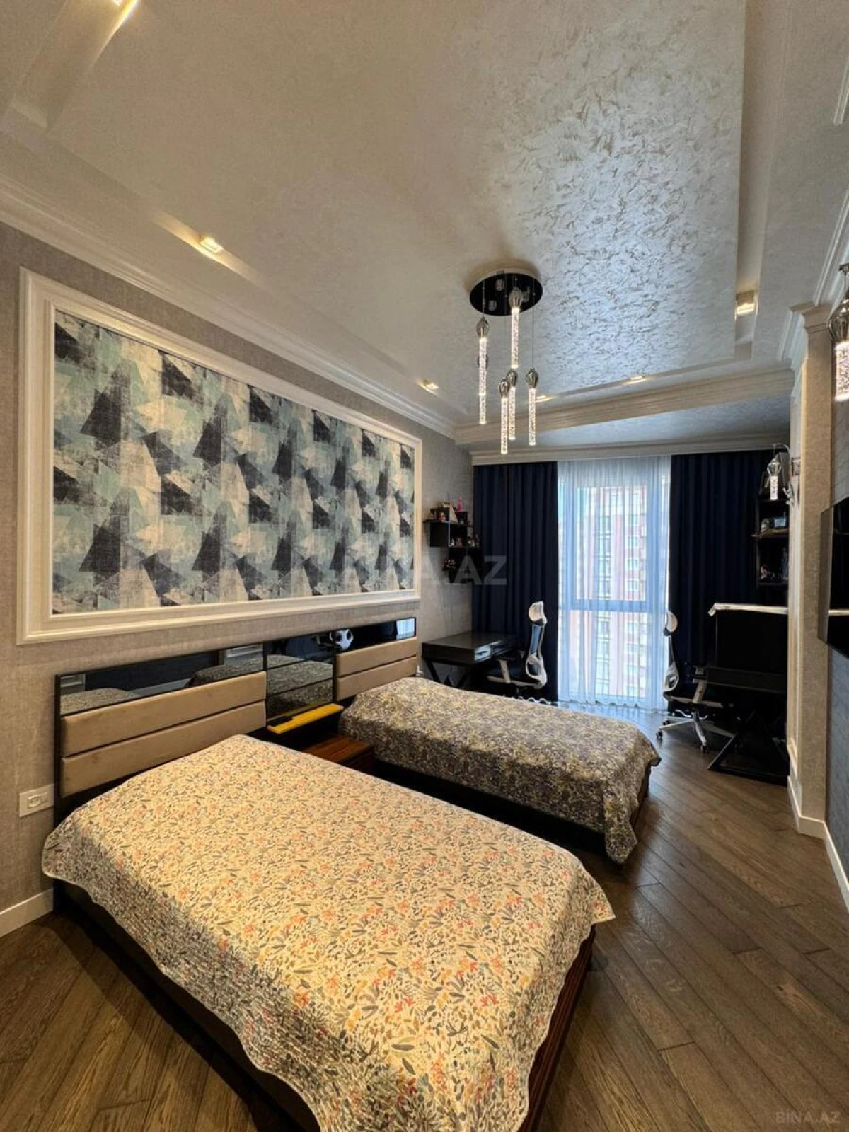 Satılır 4 otaqlı mənzil 165 m²