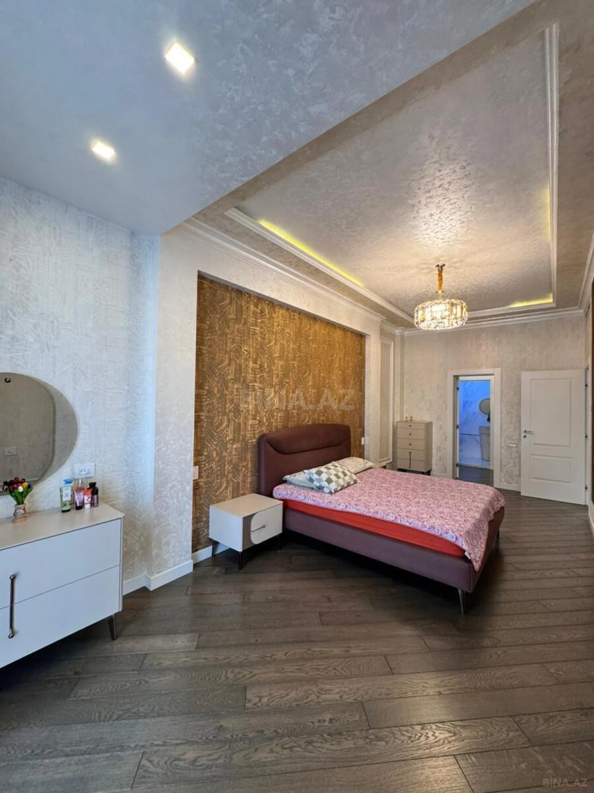 Satılır 4 otaqlı mənzil 165 m²