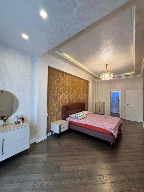 Satılır 4 otaqlı mənzil 165 m²