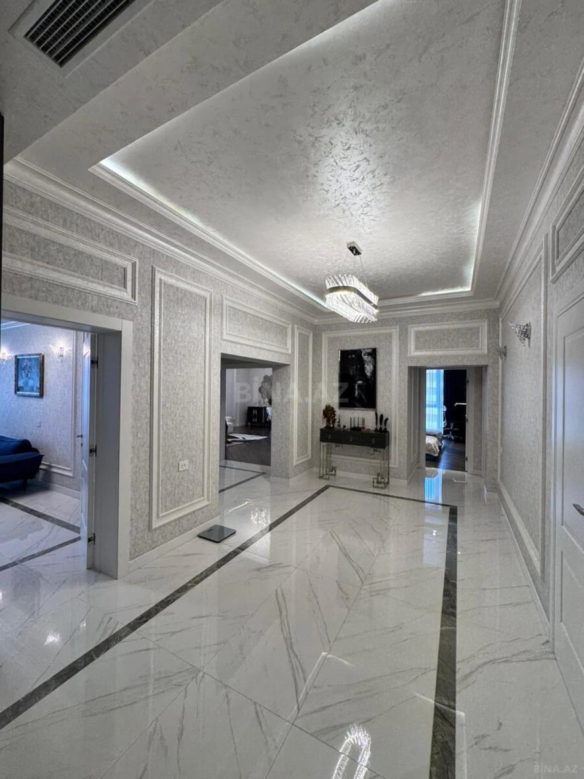 Satılır 4 otaqlı mənzil 165 m²