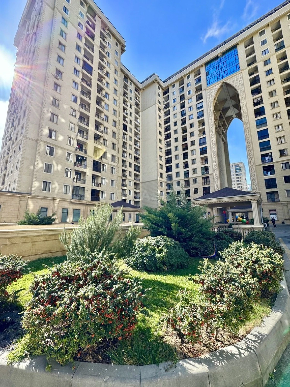 Satılır 2 otaqlı mənzil 52 m²