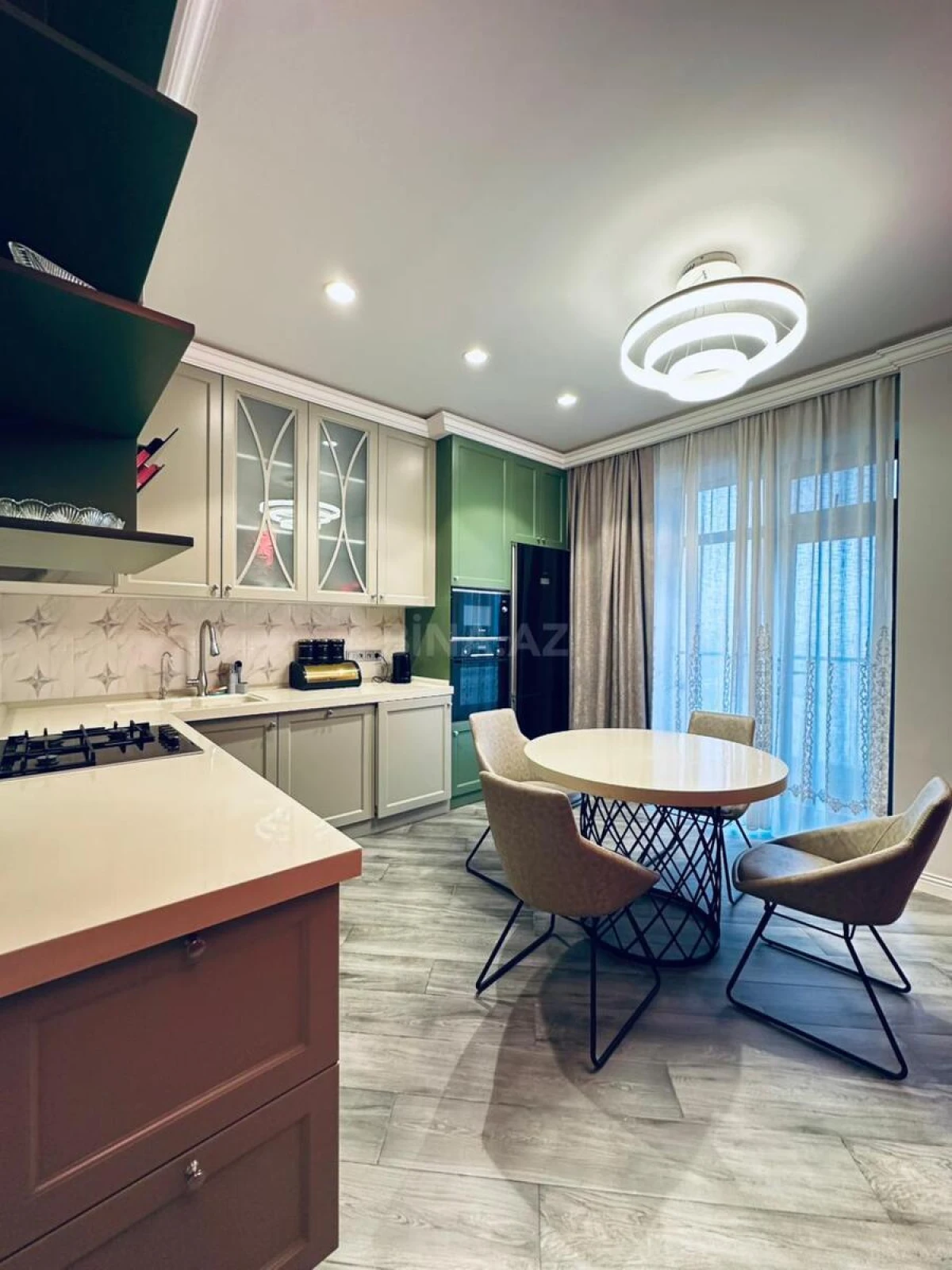 Kirayə verilir 3 otaqlı mənzil 180 m²