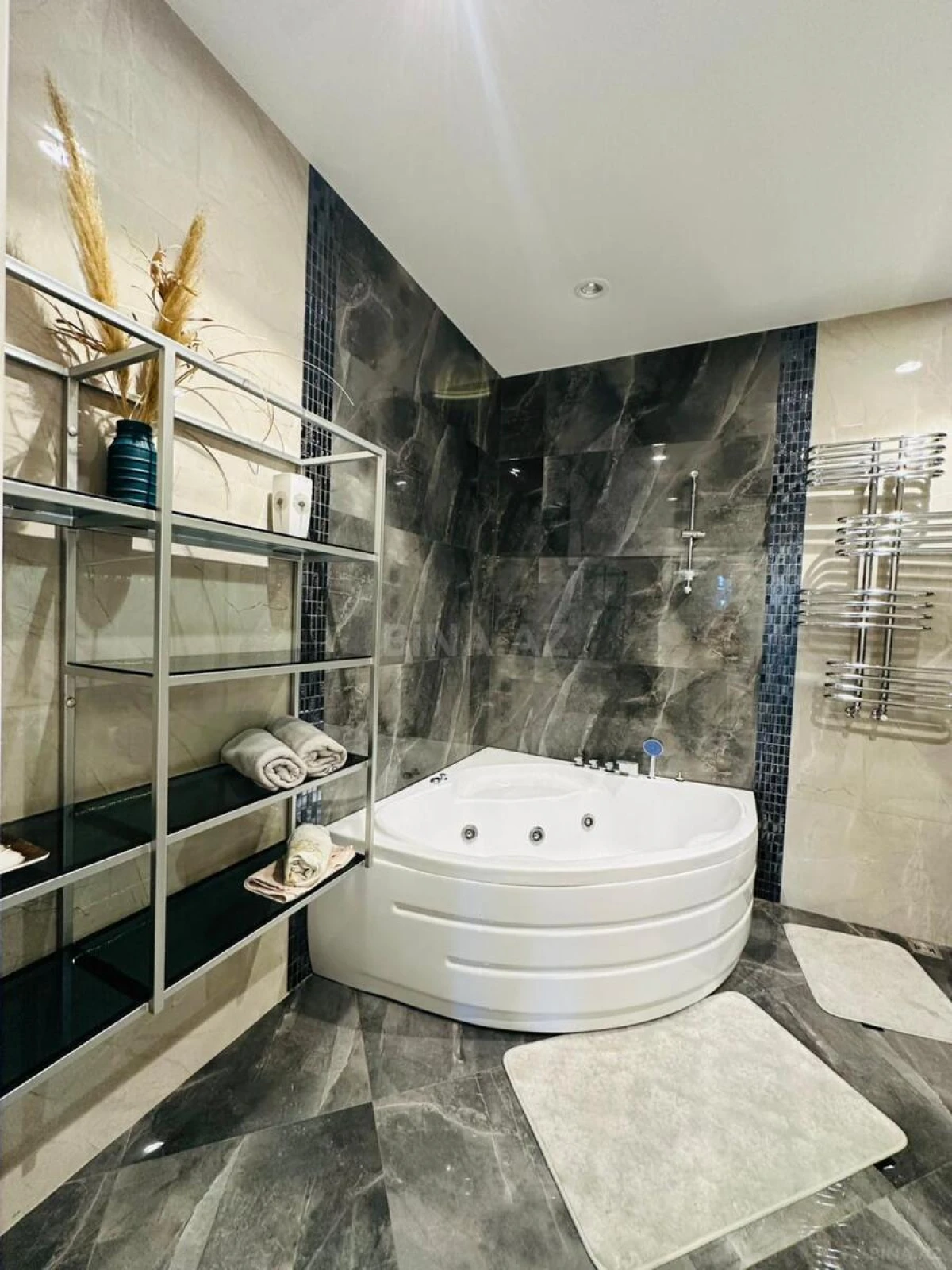 Kirayə verilir 3 otaqlı mənzil 180 m²