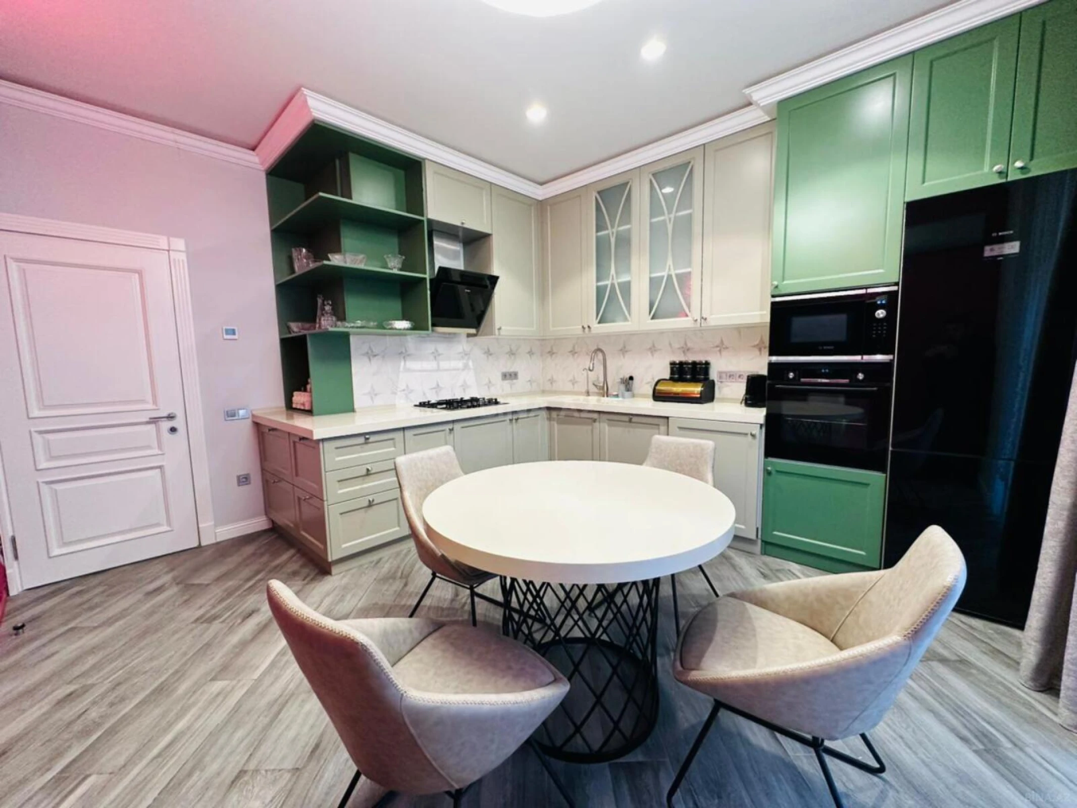 Kirayə verilir 3 otaqlı mənzil 180 m²