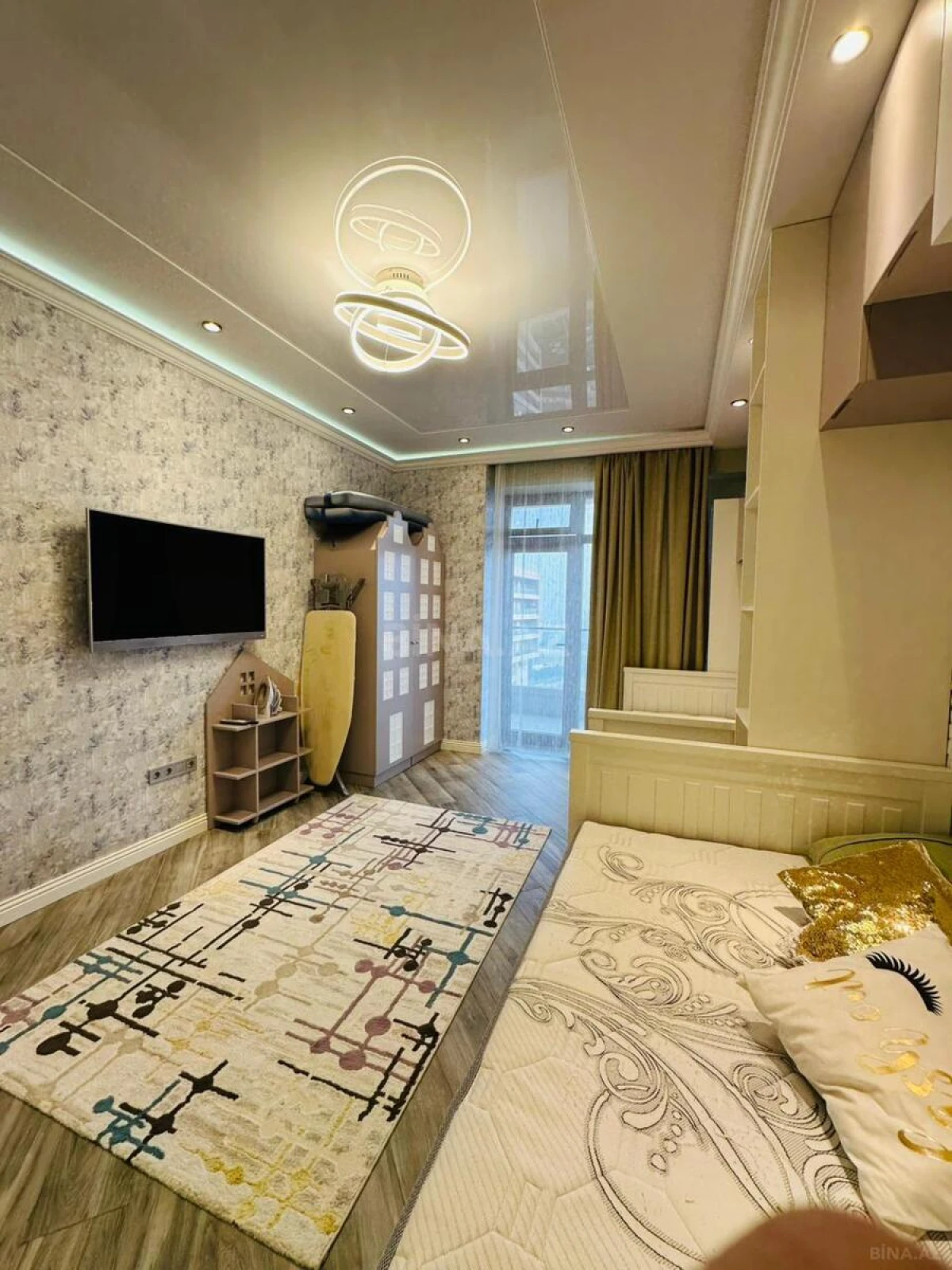 Kirayə verilir 3 otaqlı mənzil 180 m²