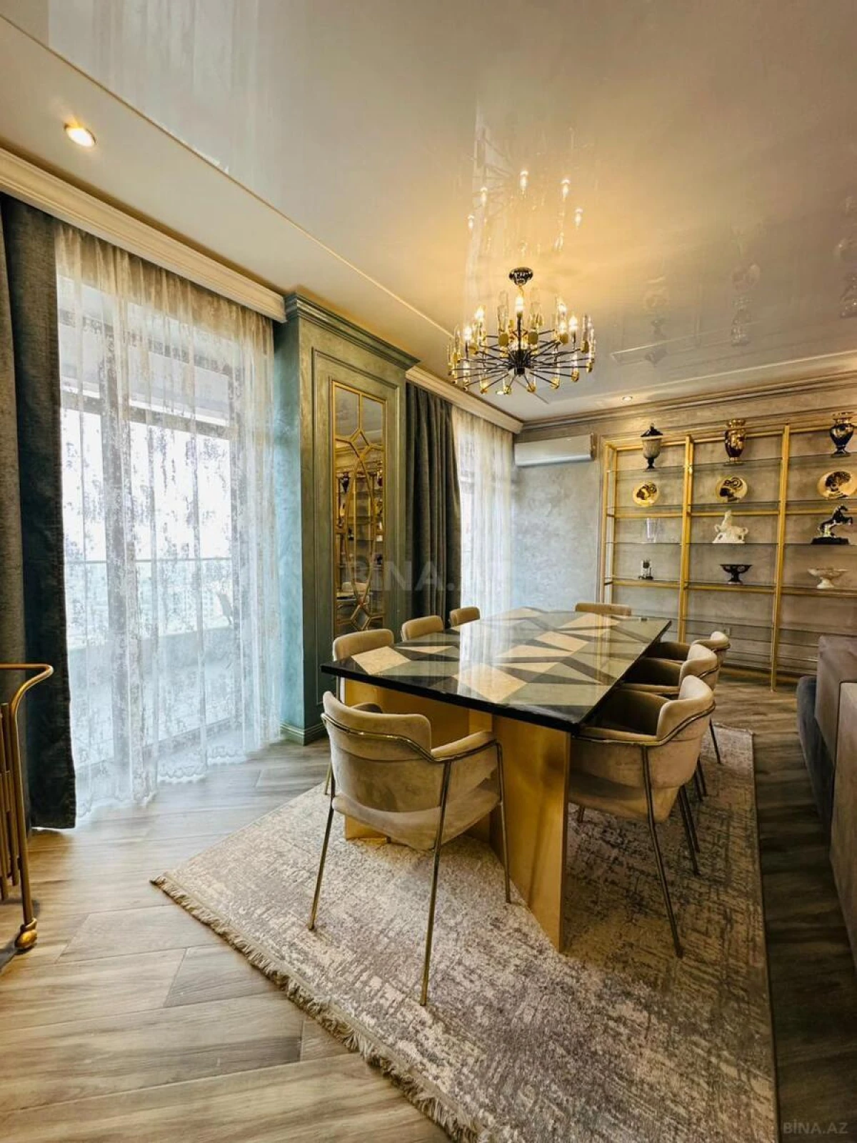 Kirayə verilir 3 otaqlı mənzil 180 m²