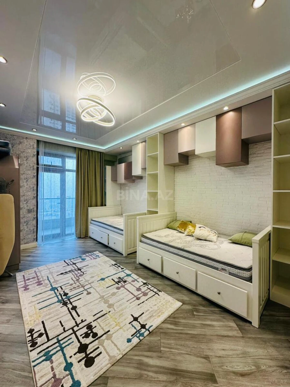 Kirayə verilir 3 otaqlı mənzil 180 m²