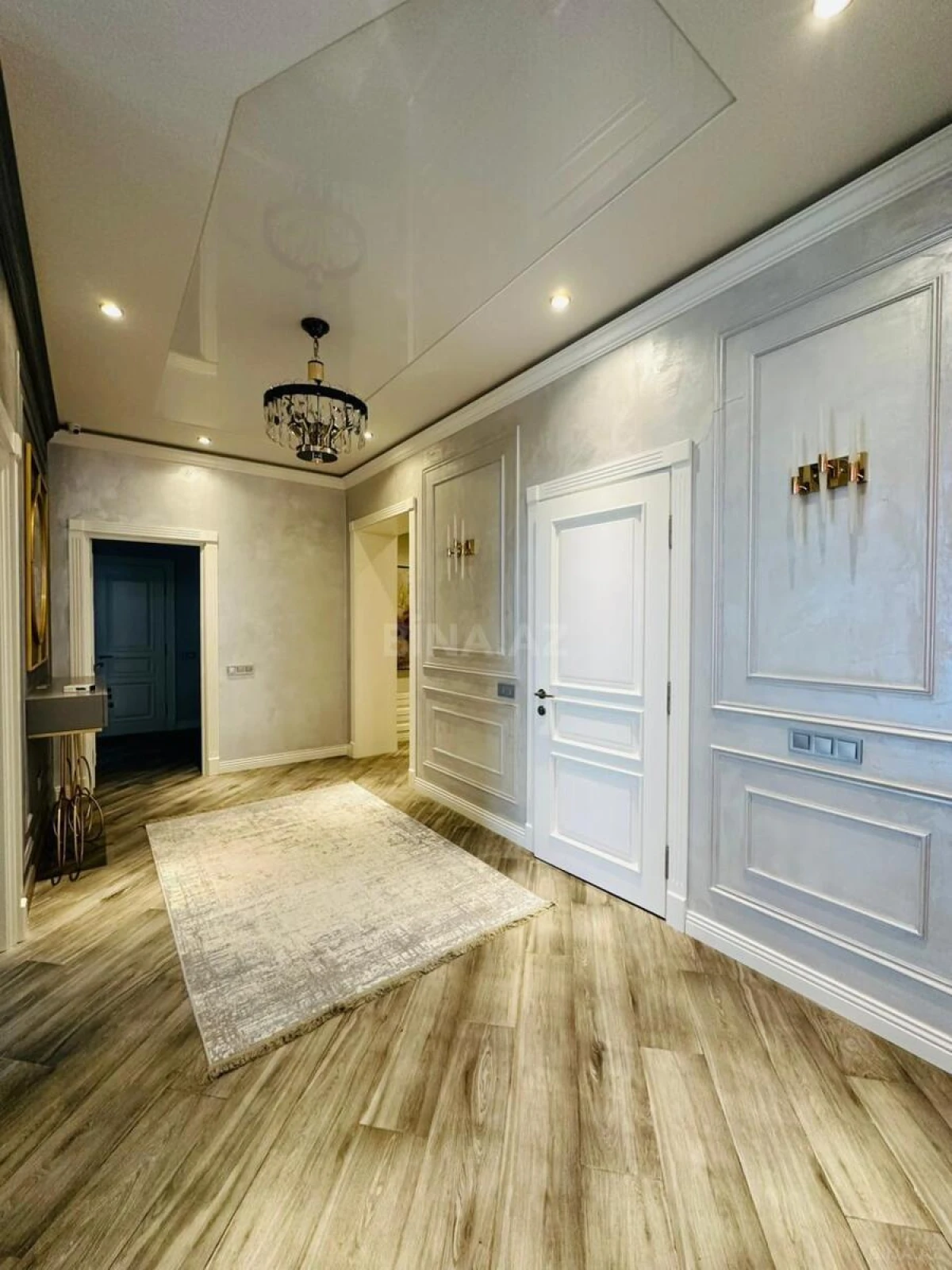 Kirayə verilir 3 otaqlı mənzil 180 m²