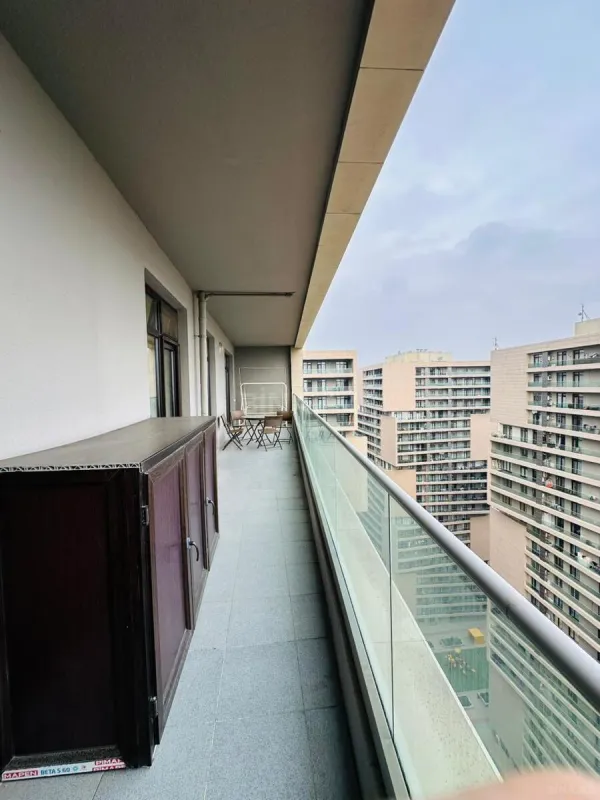 Kirayə verilir 3 otaqlı mənzil 180 m²
