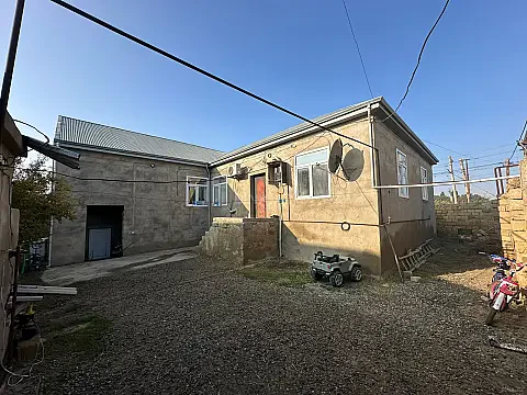 Satılır 4 otaqlı həyət evi 130 m² — Bakı 4 otaq 130.00 m²