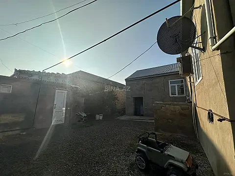 Satılır 4 otaqlı həyət evi 130 m²