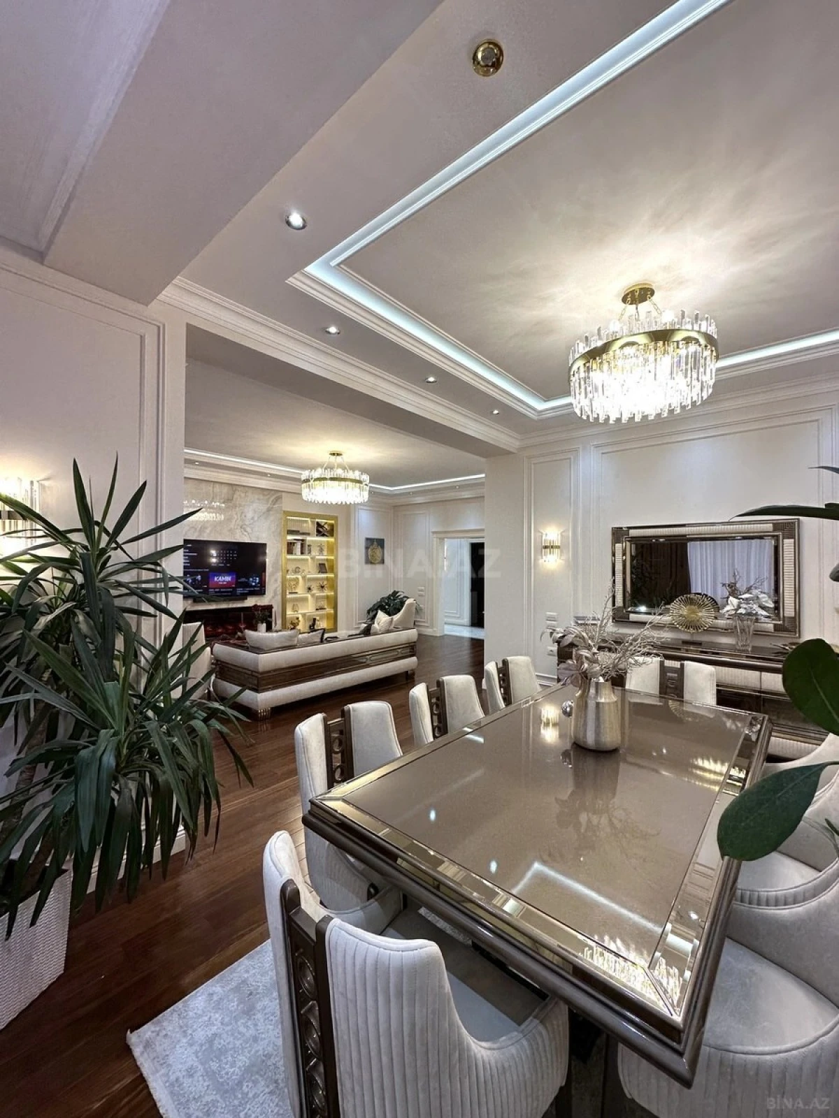 Satılır 4 otaqlı mənzil 200 m²