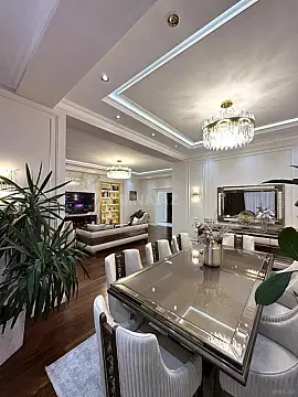Satılır 4 otaqlı mənzil 200 m²