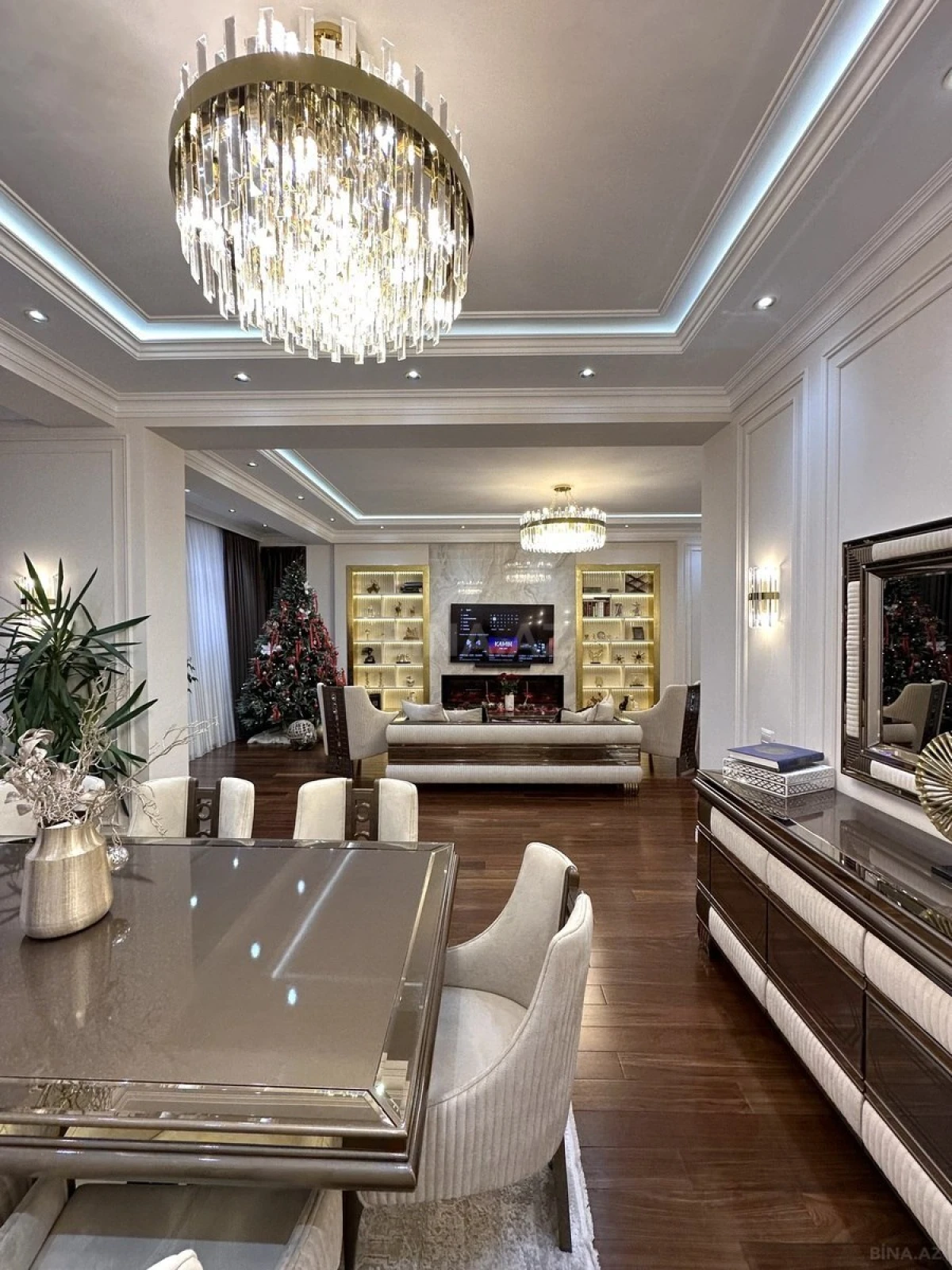 Satılır 4 otaqlı mənzil 200 m²