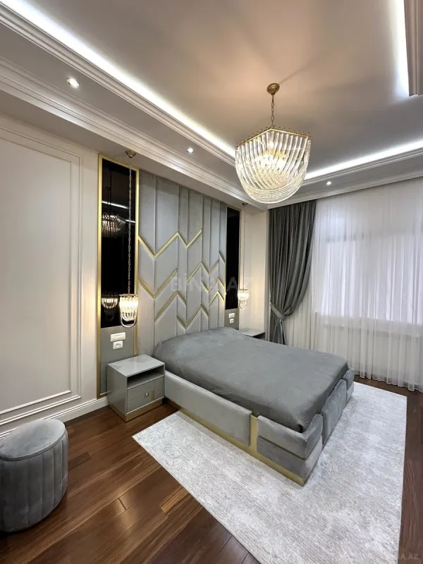 Satılır 4 otaqlı mənzil 200 m²