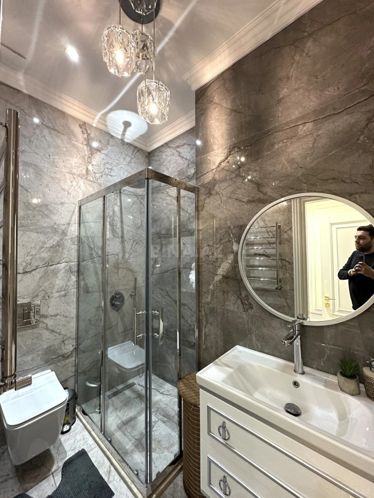 Satılır 4 otaqlı mənzil 200 m²