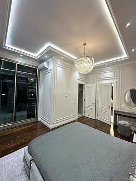 Satılır 4 otaqlı mənzil 200 m²