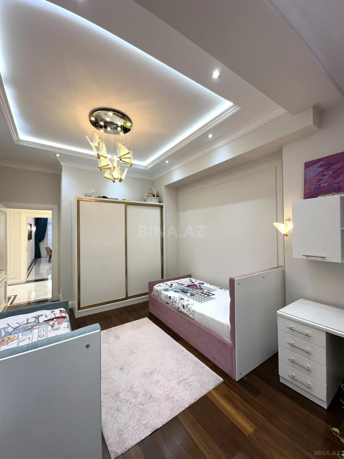 Satılır 4 otaqlı mənzil 200 m²