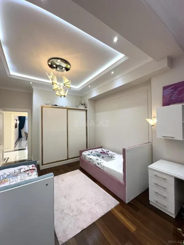 Satılır 4 otaqlı mənzil 200 m²