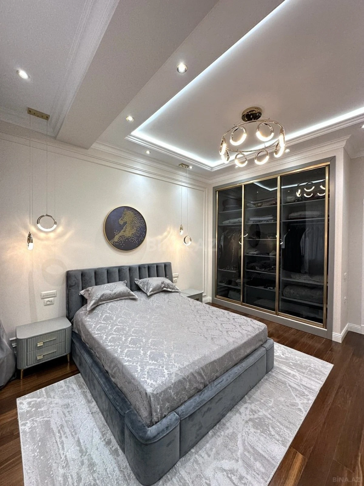 Satılır 4 otaqlı mənzil 200 m²