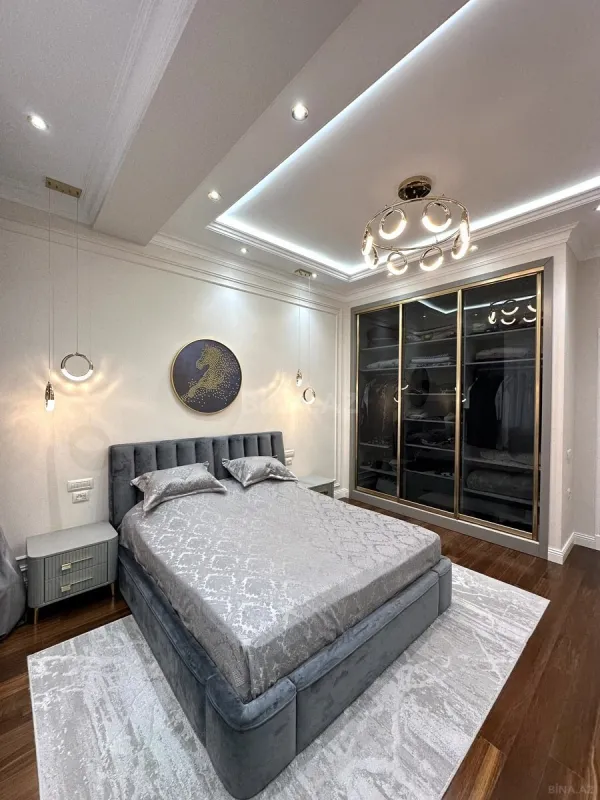 Satılır 4 otaqlı mənzil 200 m²