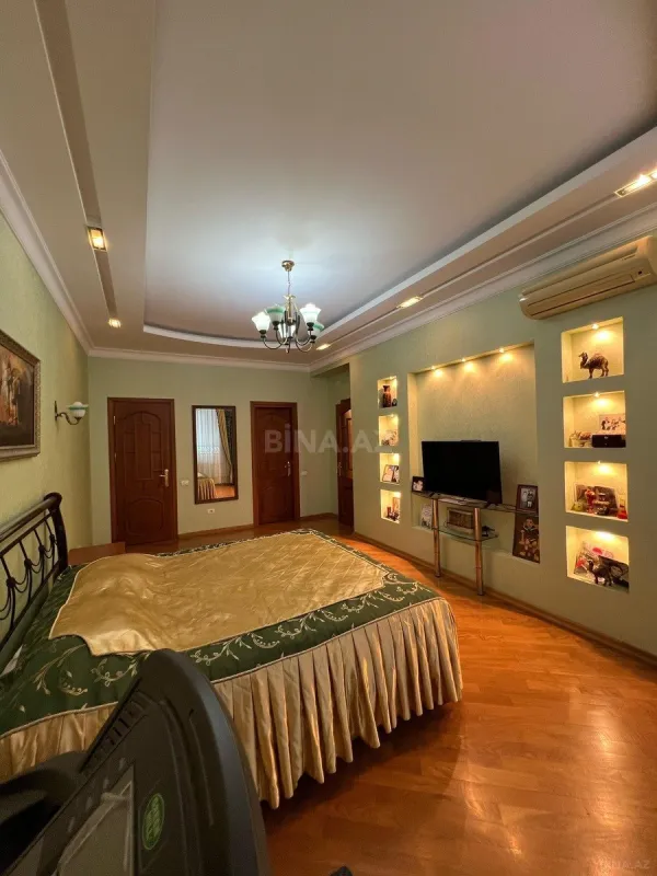 Satılır 3 otaqlı mənzil 168 m²