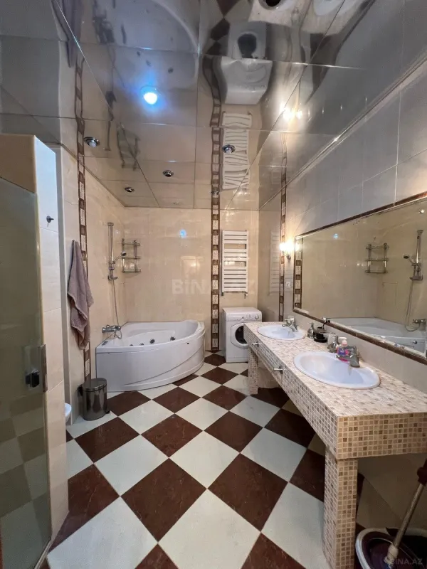 Satılır 3 otaqlı mənzil 168 m²