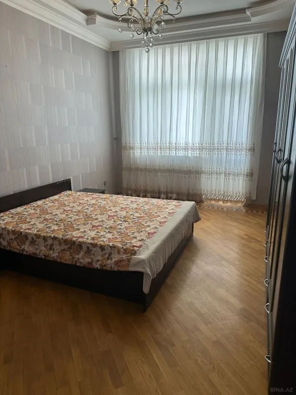 Kirayə verilir 4 otaqlı mənzil 214 m²