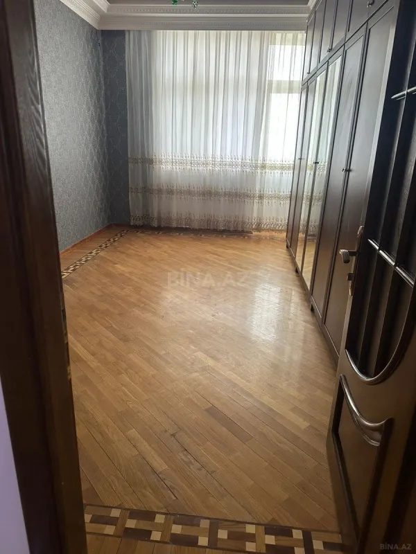 Kirayə verilir 4 otaqlı mənzil 214 m²