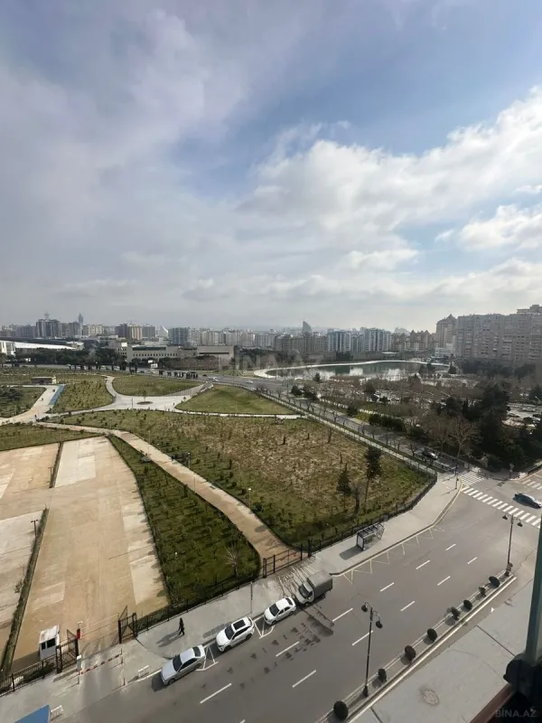 Kirayə verilir 4 otaqlı mənzil 214 m²