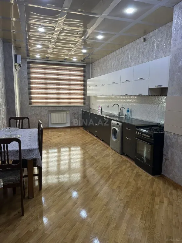 Kirayə verilir 4 otaqlı mənzil 214 m²