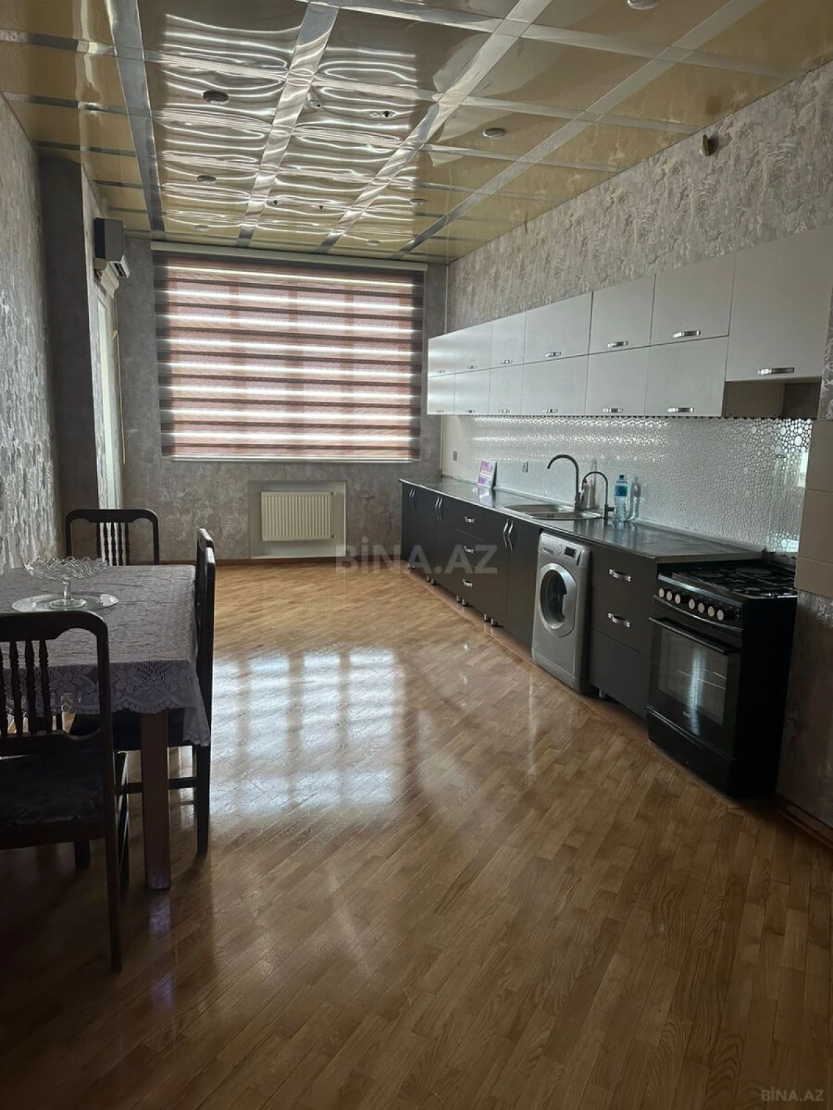 Kirayə verilir 4 otaqlı mənzil 214 m²