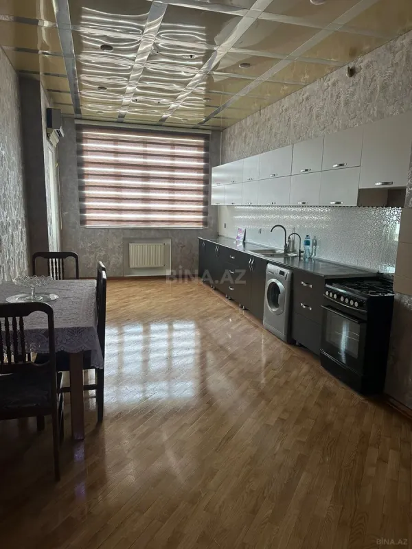 Kirayə verilir 4 otaqlı mənzil 214 m²