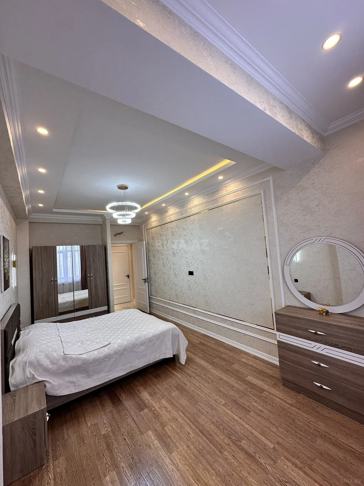 Satılır 3 otaqlı mənzil 103 m²