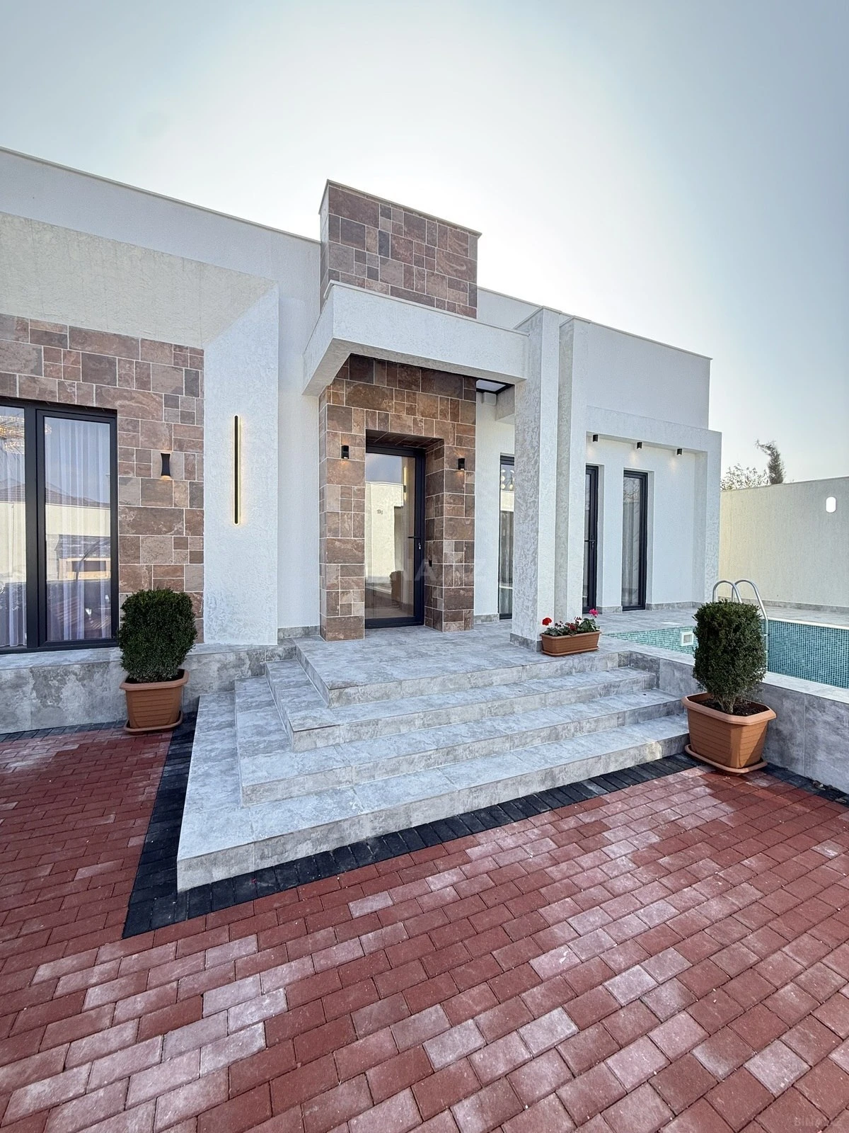 Satılır 4 otaqlı həyət evi 165 m²