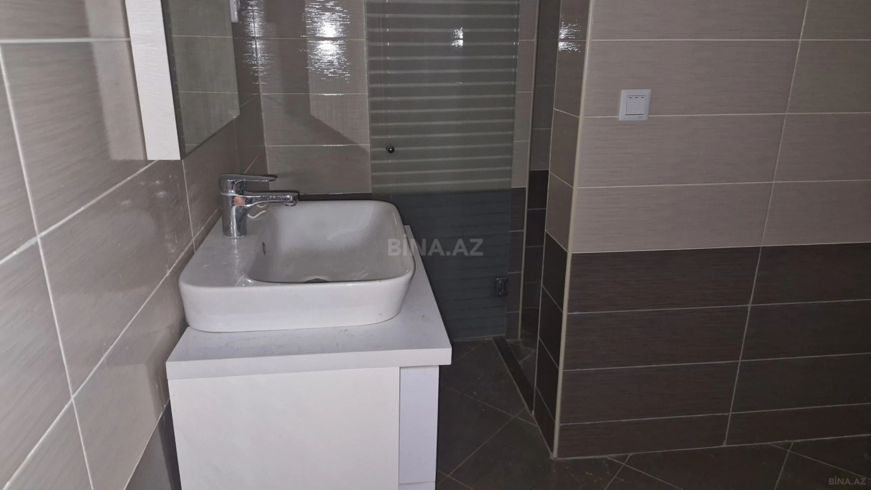 Satılır 3 otaqlı mənzil 114 m²