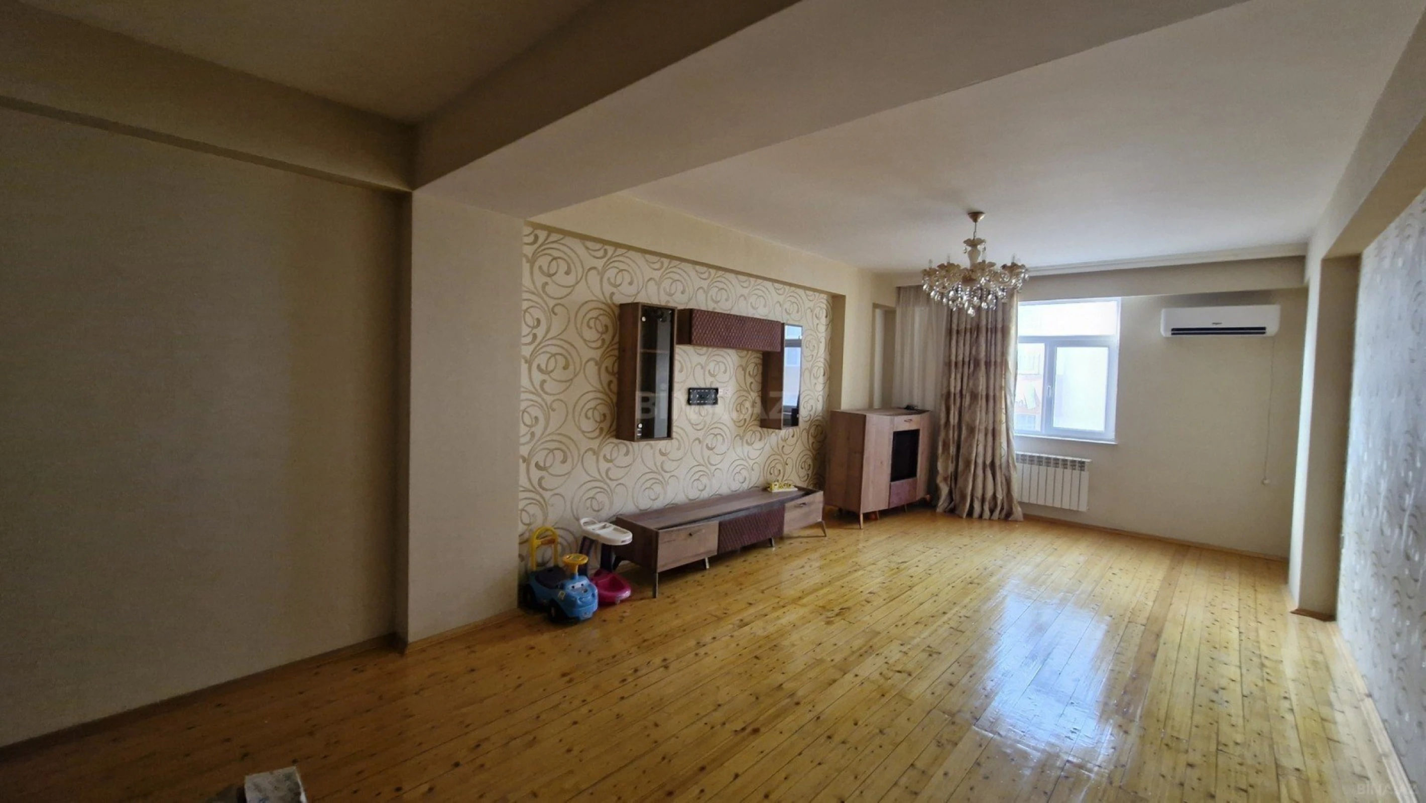 Satılır 3 otaqlı mənzil 114 m²