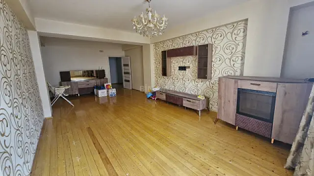 Satılır 3 otaqlı mənzil 114 m²