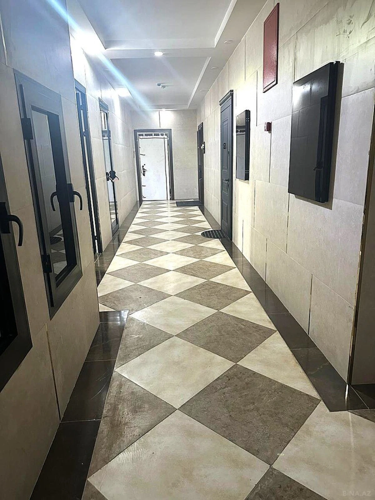 Satılır 4 otaqlı mənzil 217 m²