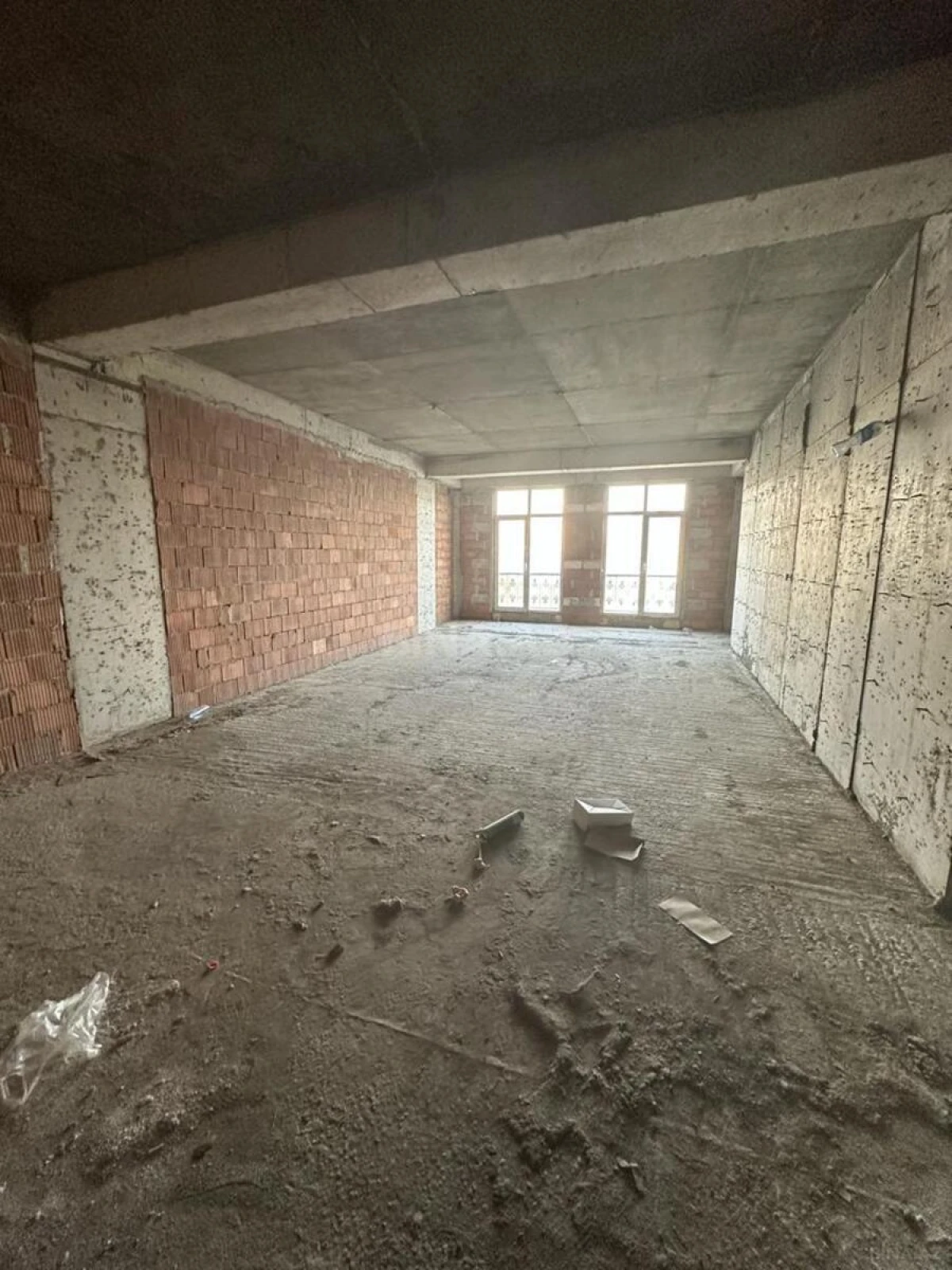 Satılır 4 otaqlı mənzil 217 m²