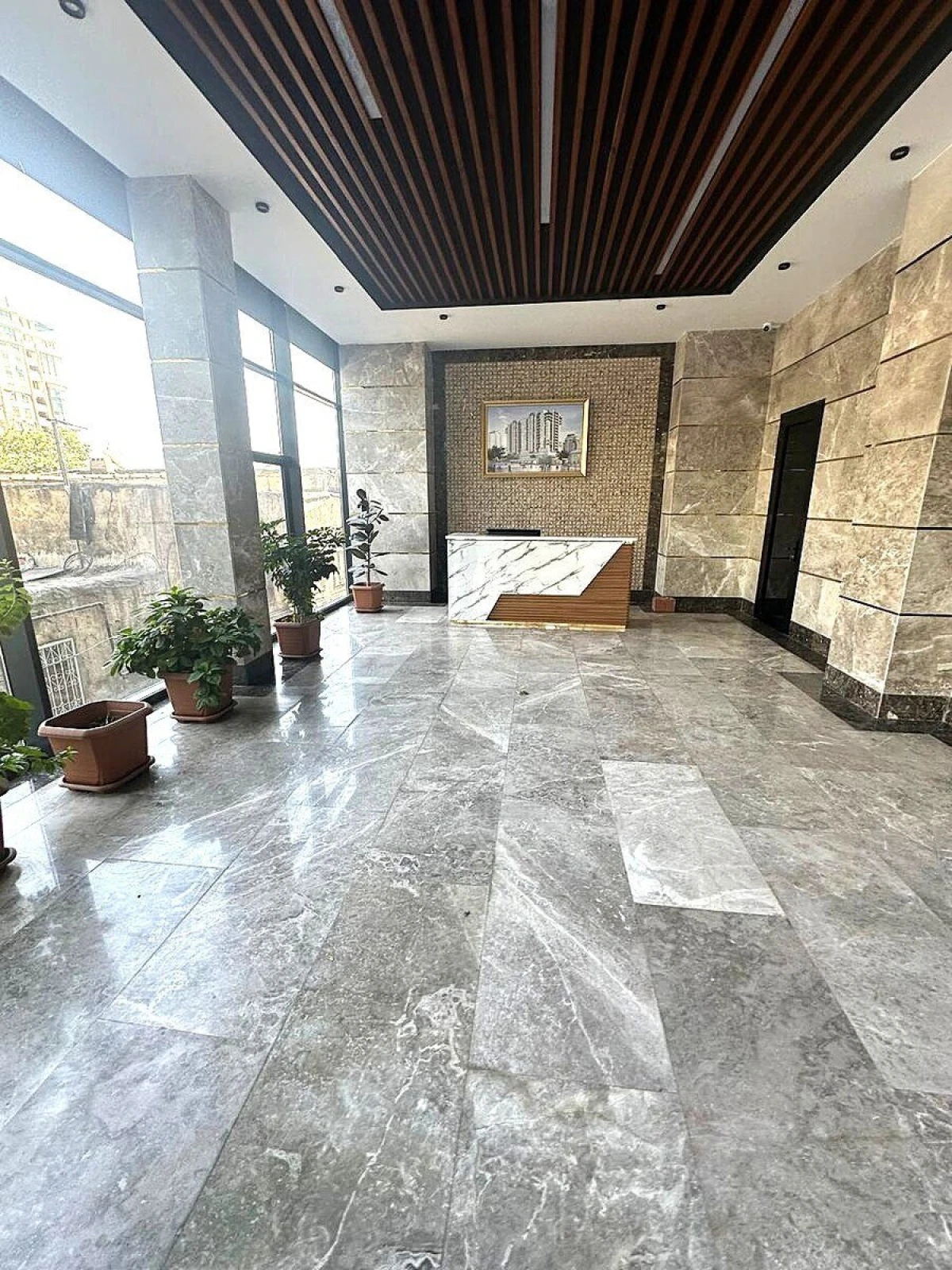 Satılır 4 otaqlı mənzil 217 m²