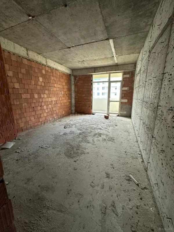 Satılır 4 otaqlı mənzil 217 m²