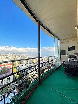 Satılır 4 otaqlı mənzil 240 m²